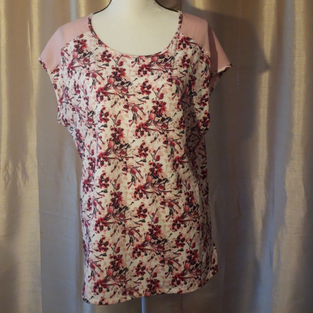 🌺Beautiful Cherry Blossom top with bow on back